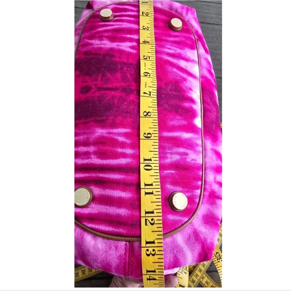 MICHAEL KORS MARINA Large Gathered Pink Tie-Dyed Canvas Drawstring Tassel Bag - Picture 16 of 16